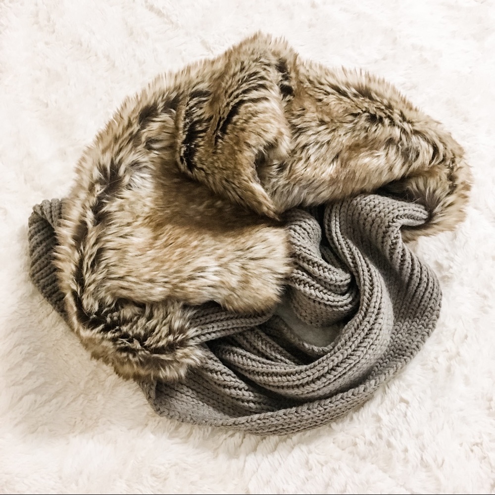 Banana Republic Knit Faux Fur Scarf Wrap